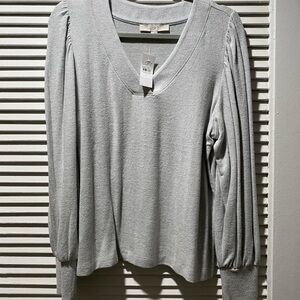 LOFT Women's Gray V-Neck Top